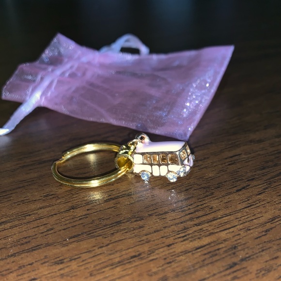 Beach VW bus keychain _PINK BUS ONLY_ NWT - Picture 3 of 3